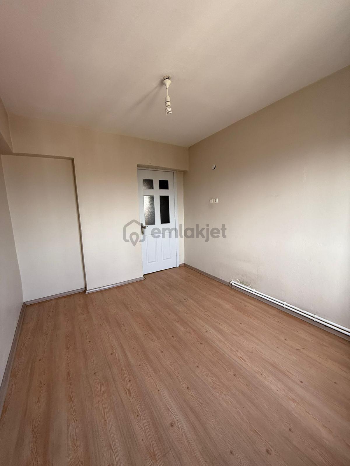 Hürriyet Caddesi Üstü Kiralık Daire - 5