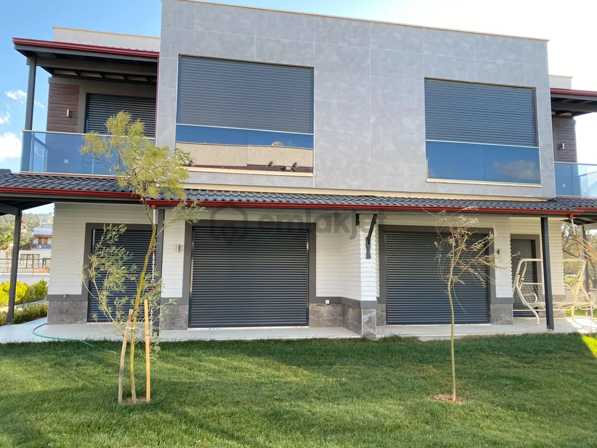 Burhaniye De Satılık Muhtesem Villa.denize Sıfır. - 17