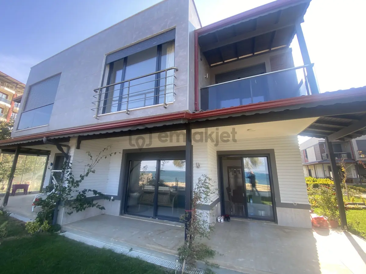 Burhaniye De Satılık Muhtesem Villa.denize Sıfır. - 7