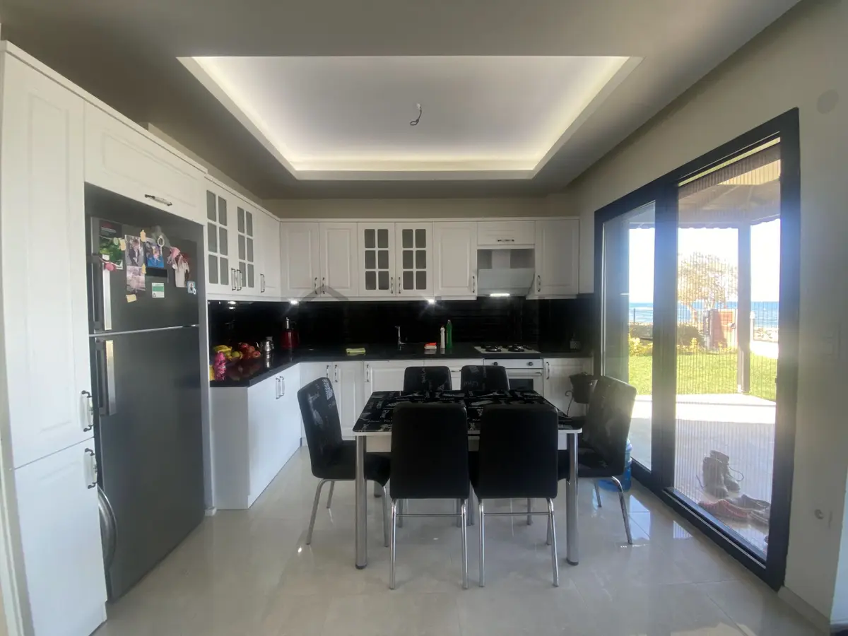 Burhaniye De Satılık Muhtesem Villa.denize Sıfır. - 6