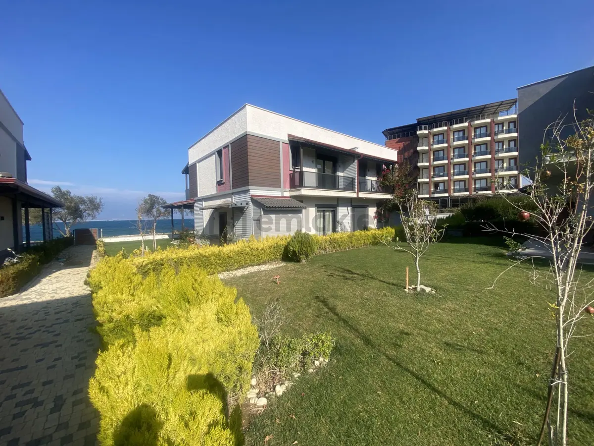 Burhaniye De Satılık Muhtesem Villa.denize Sıfır. - 19
