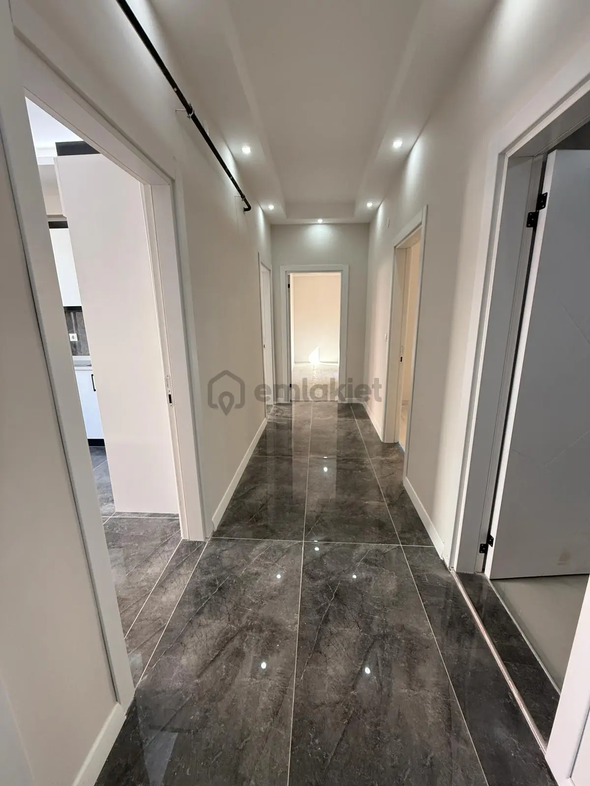 Delux'den Çınarlı Mh. Cadde Üzerinde Satılık Lux 3+1 Daire - 4
