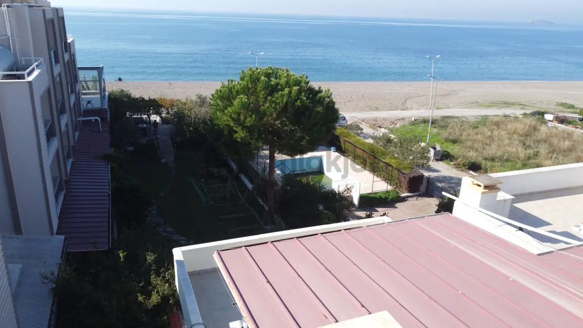 Özdere Orta Mahalle'de Denize Sıfır 5+1 Villa - 3