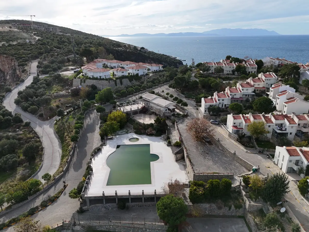 Denize Sıfır Sitede Harika Villa - 4