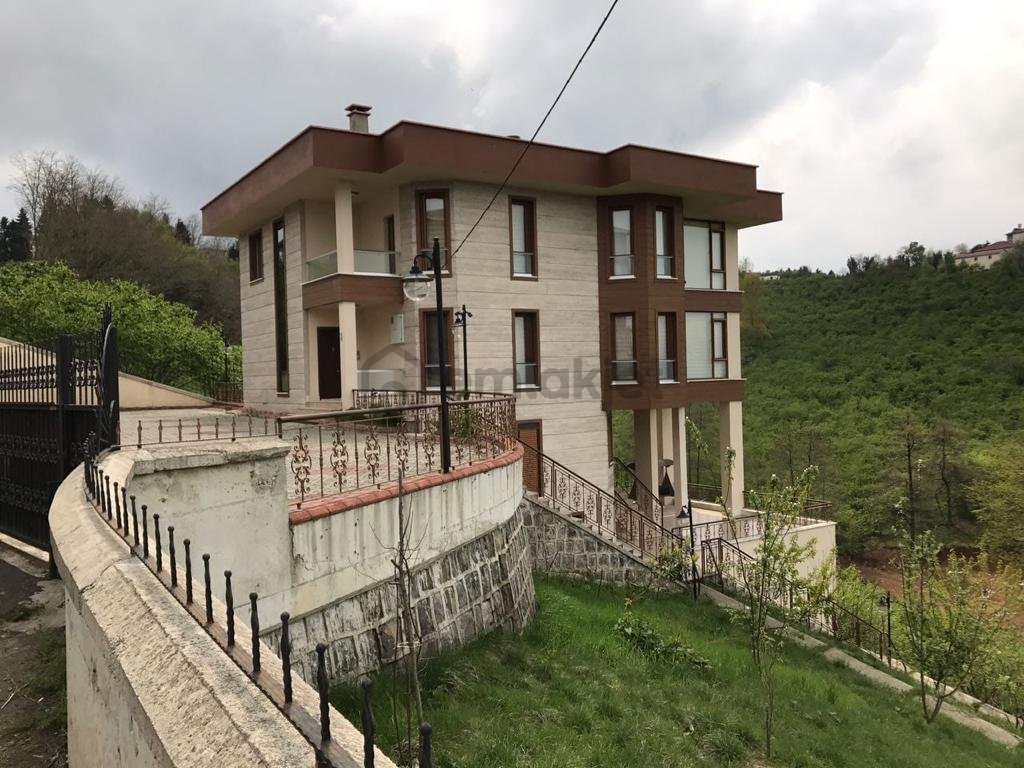Trabzon'da Satılık Tripleks Villa