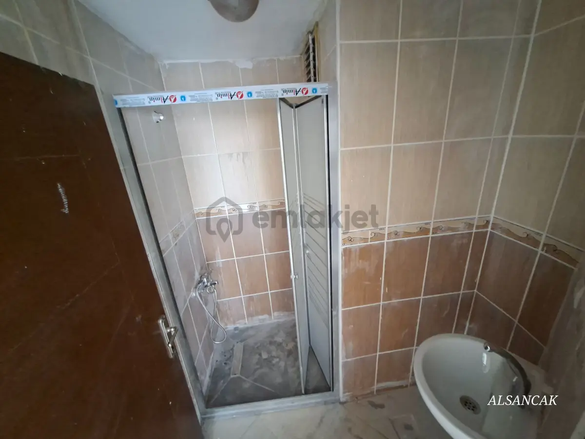 Alsancak Mahallesinde Orta Kat Ön Cephe 3+1 Kiralık Daire - 10