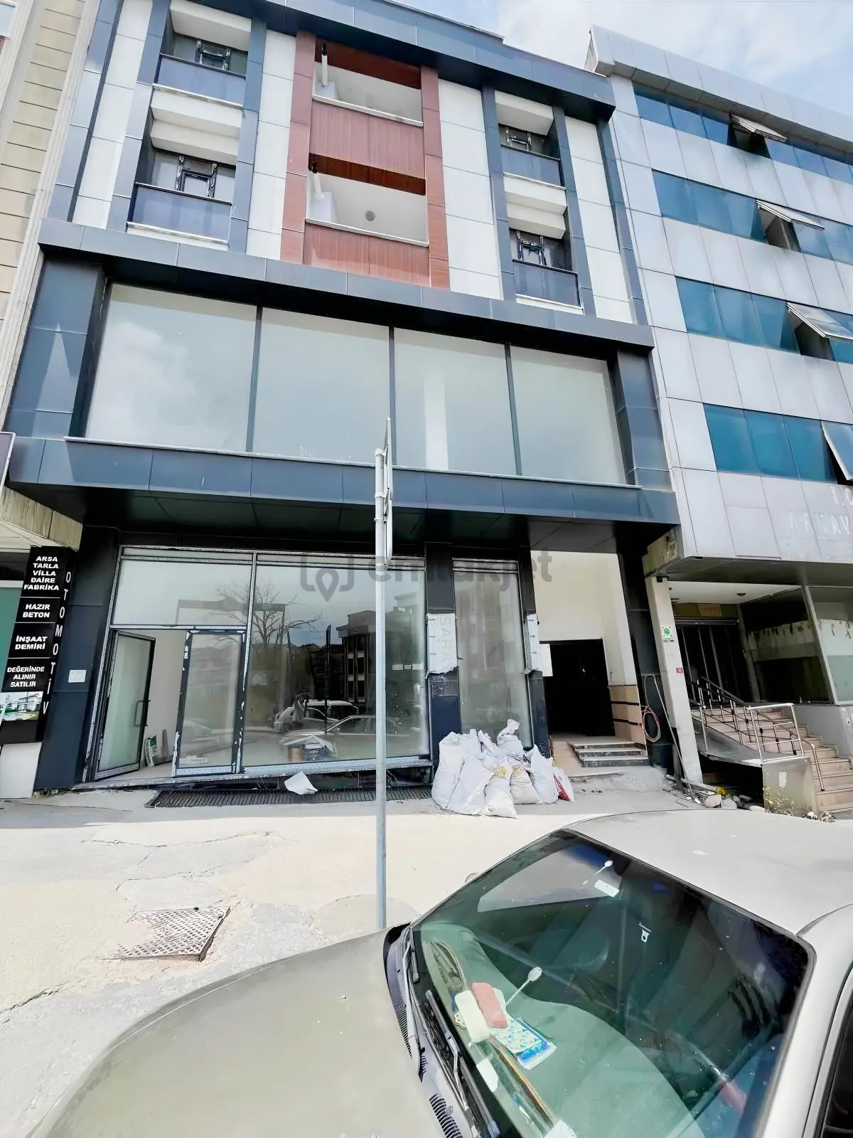 Cadde Üzerinde 350 M2 Dükkan 1 Kat