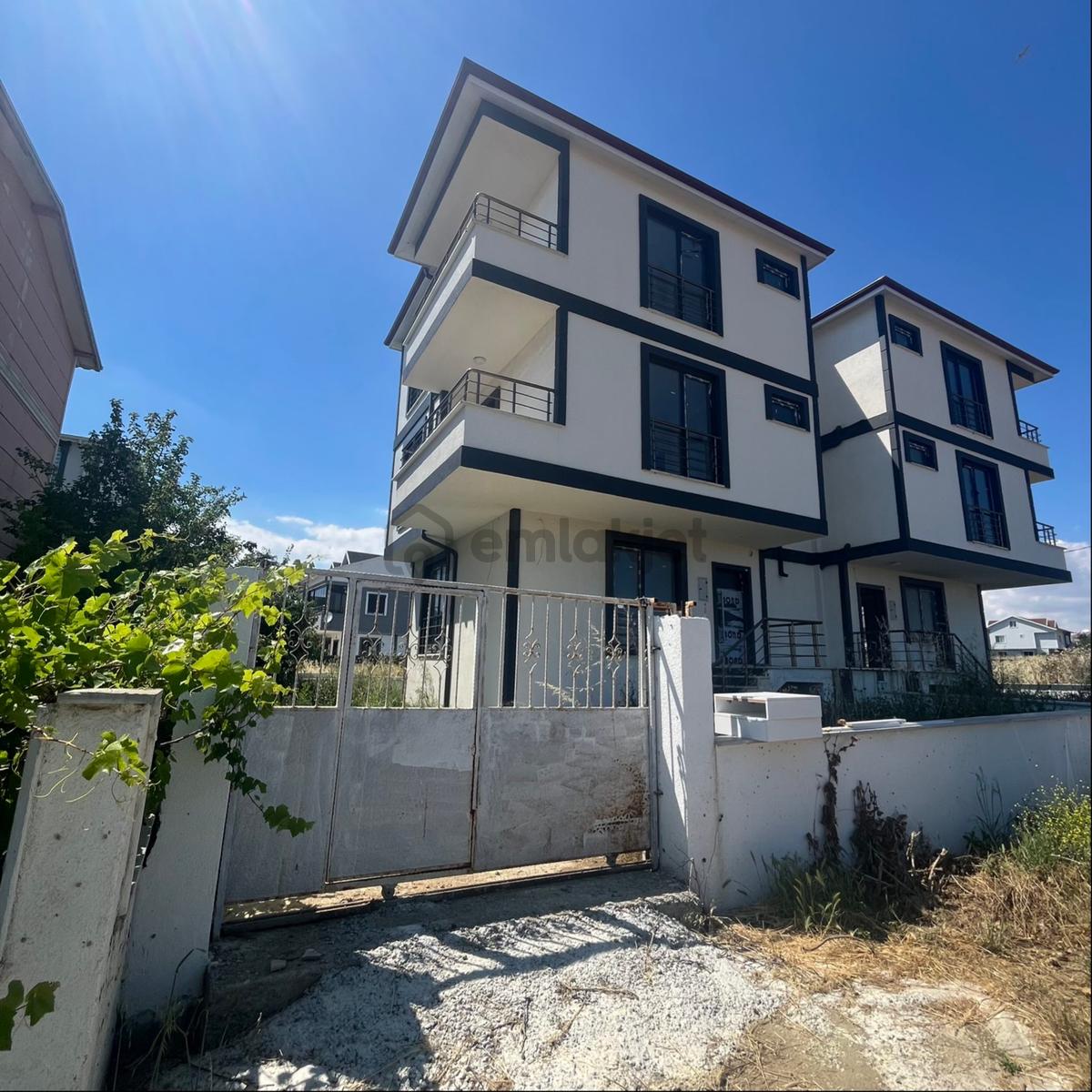 Yeniçiftlikte Satılık Lüks Villa - 2