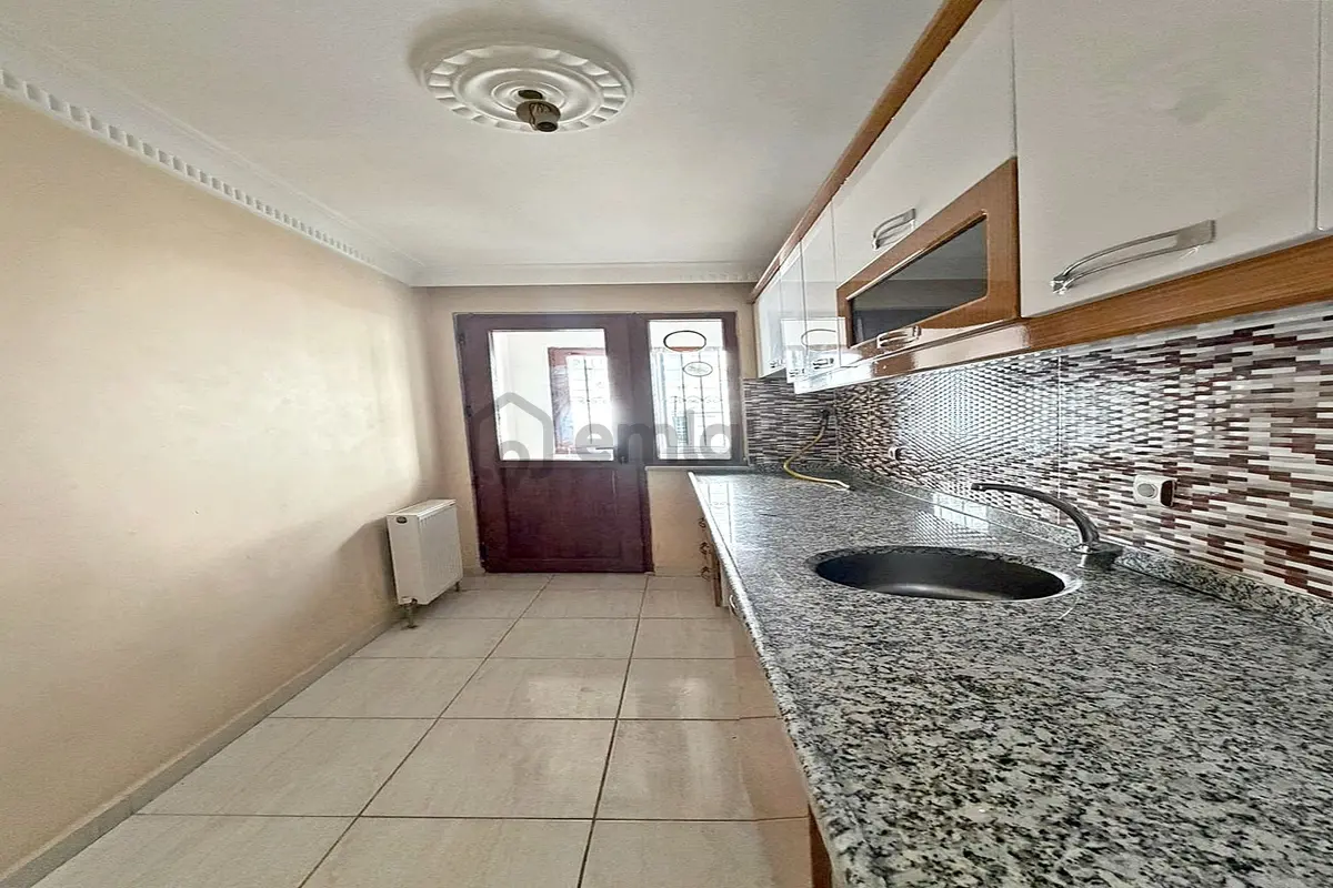 Bahçeşehir'e Komşu Satılık 2+1 Balkonlu Yüksek Giriş Daire - 8