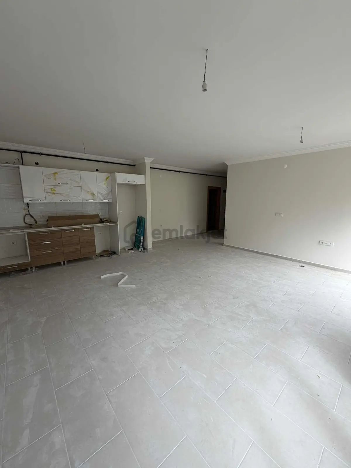 Site İçi Satılık Kiracılı Eşyalı Veya Eşyasız 1+1 Daire - 9