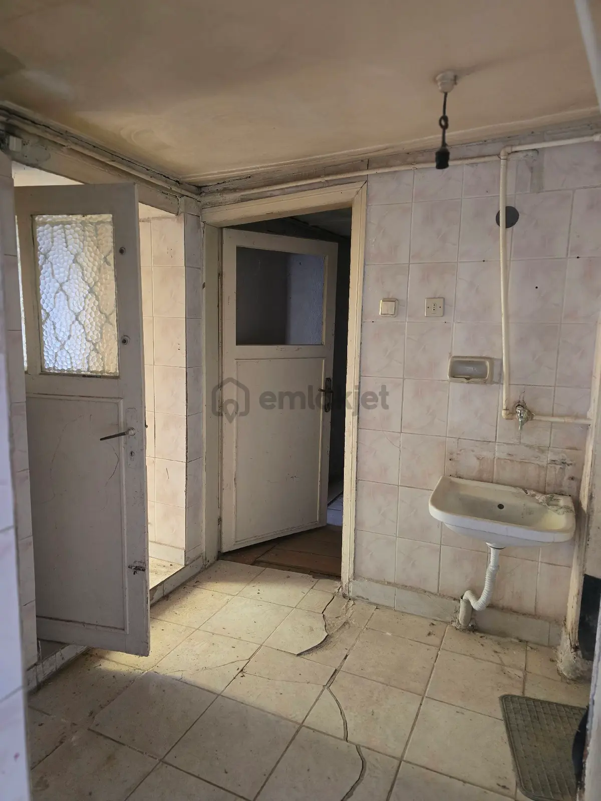Niğde Bor Harım Mahallesinde Satılık 2 Katlı Müstakil Ev - 28