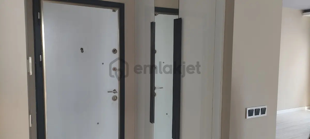 100 Yıl Da Havuzlu Site İcinde Lüx Satılık Daire - 8