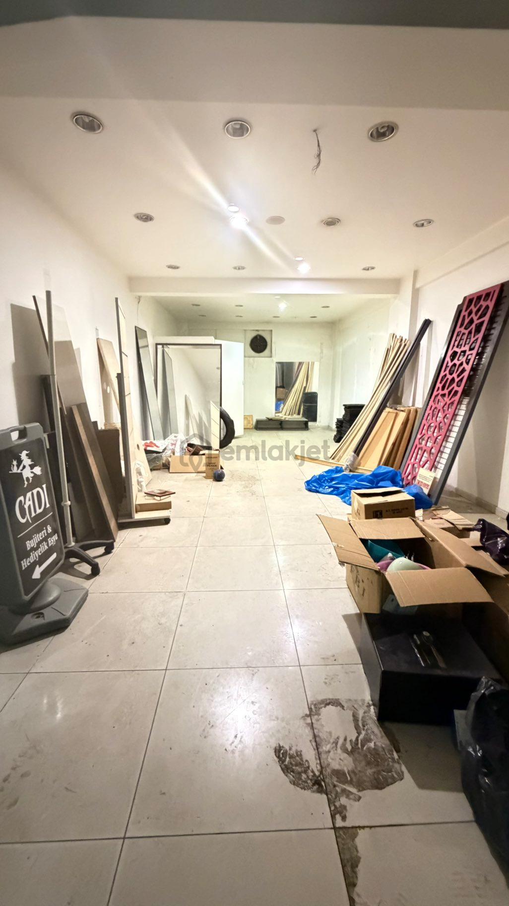 Manisanın Kalbinde Satılık 370 M2 Bahçeli Dükkan - 21