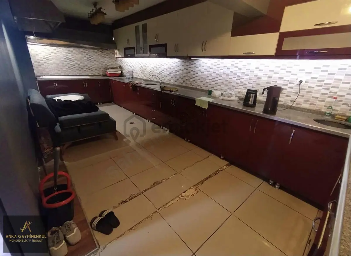 Ofiste Kiralık 100 M2 Dükkan - 3