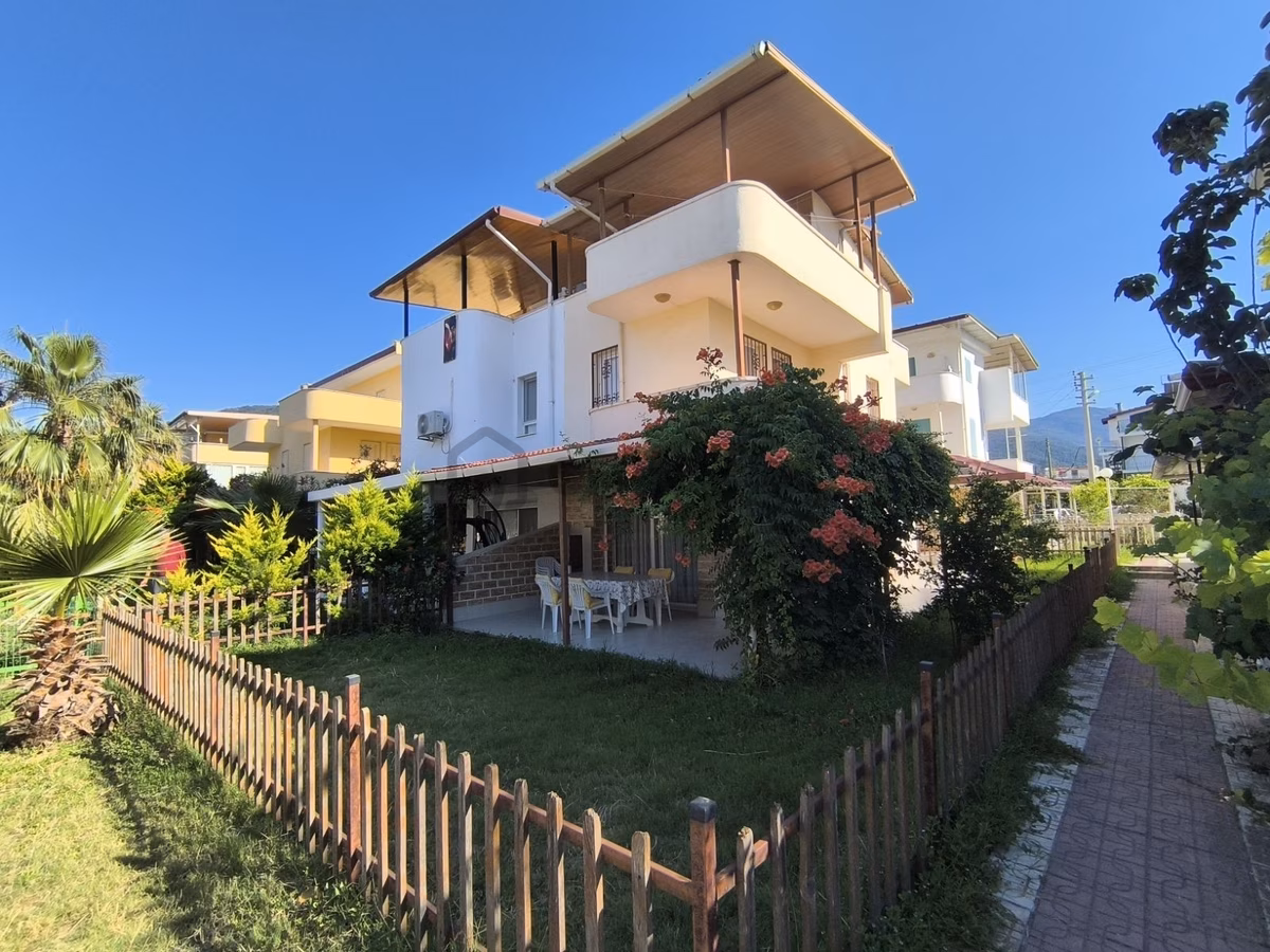 Kuşadası- Güzelçamlı'da Denize 700 Metre 3+1 Villa