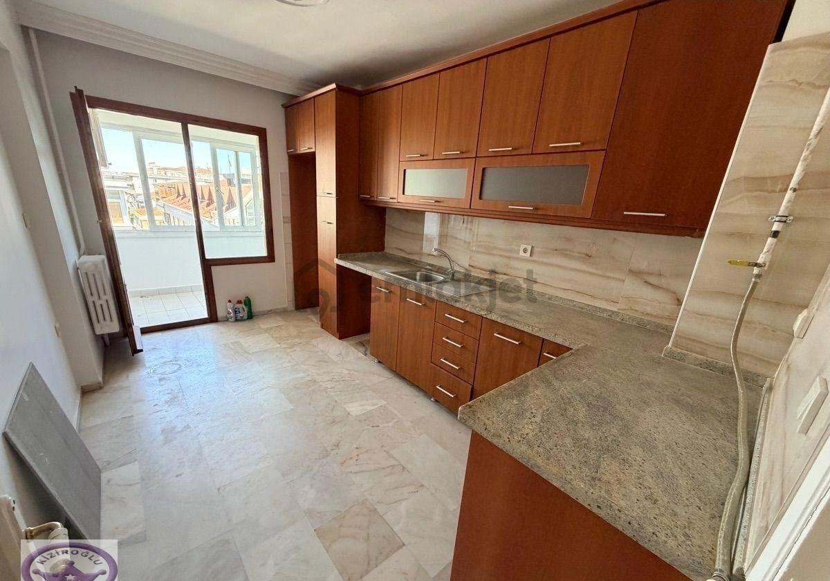 İdealtepe Üst Geçitte Asansörlü Otoparklı Geniş 3+1 - 33