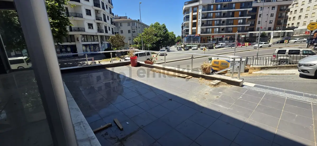 İdealtepe'de , Minibüs Yolu Üzerinde, 180 M2 Dükkan - 14
