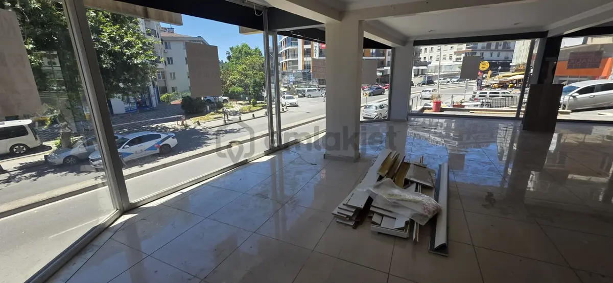 İdealtepe'de , Minibüs Yolu Üzerinde, 180 M2 Dükkan - 23