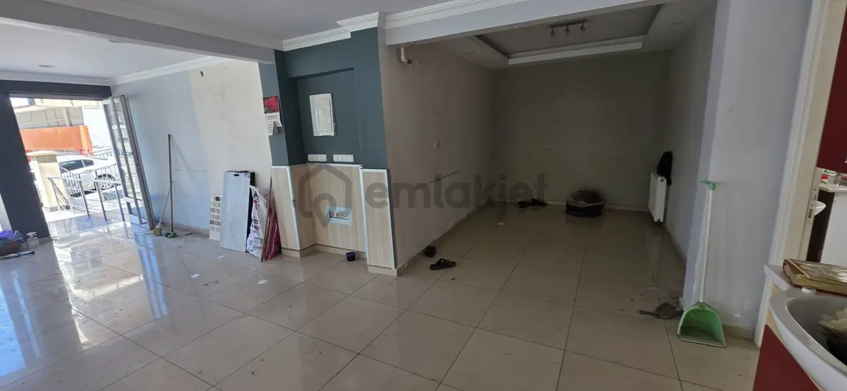 İdealtepe'de , Minibüs Yolu Üzerinde, 180 M2 Dükkan - 22