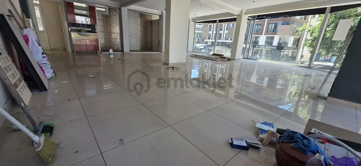 İdealtepe'de , Minibüs Yolu Üzerinde, 180 M2 Dükkan - 35