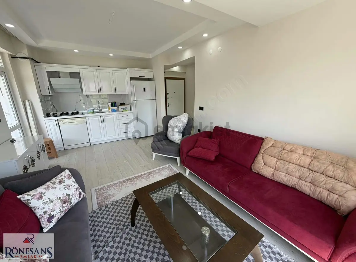 Rönesans Emlak'tan Eşyalı Ulaşıma Yakın Kiralık 1+1 - 6