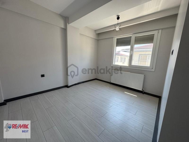 25 Bergama'da Site İçerisinde 3+1 Kiralık Daire - 12