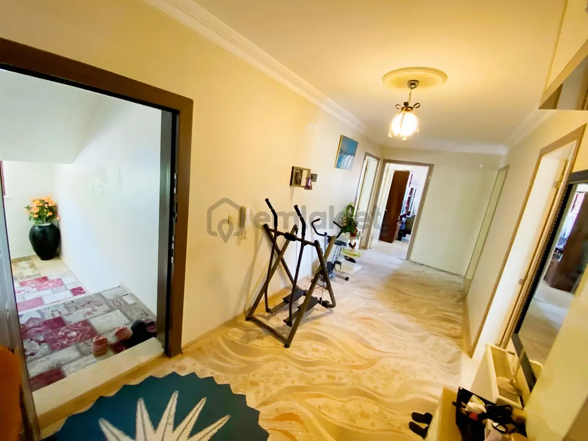 1090 M2 Arsa Üzerinde Satılık Müstakil Bahçeli 3 Katlı Ev - 3