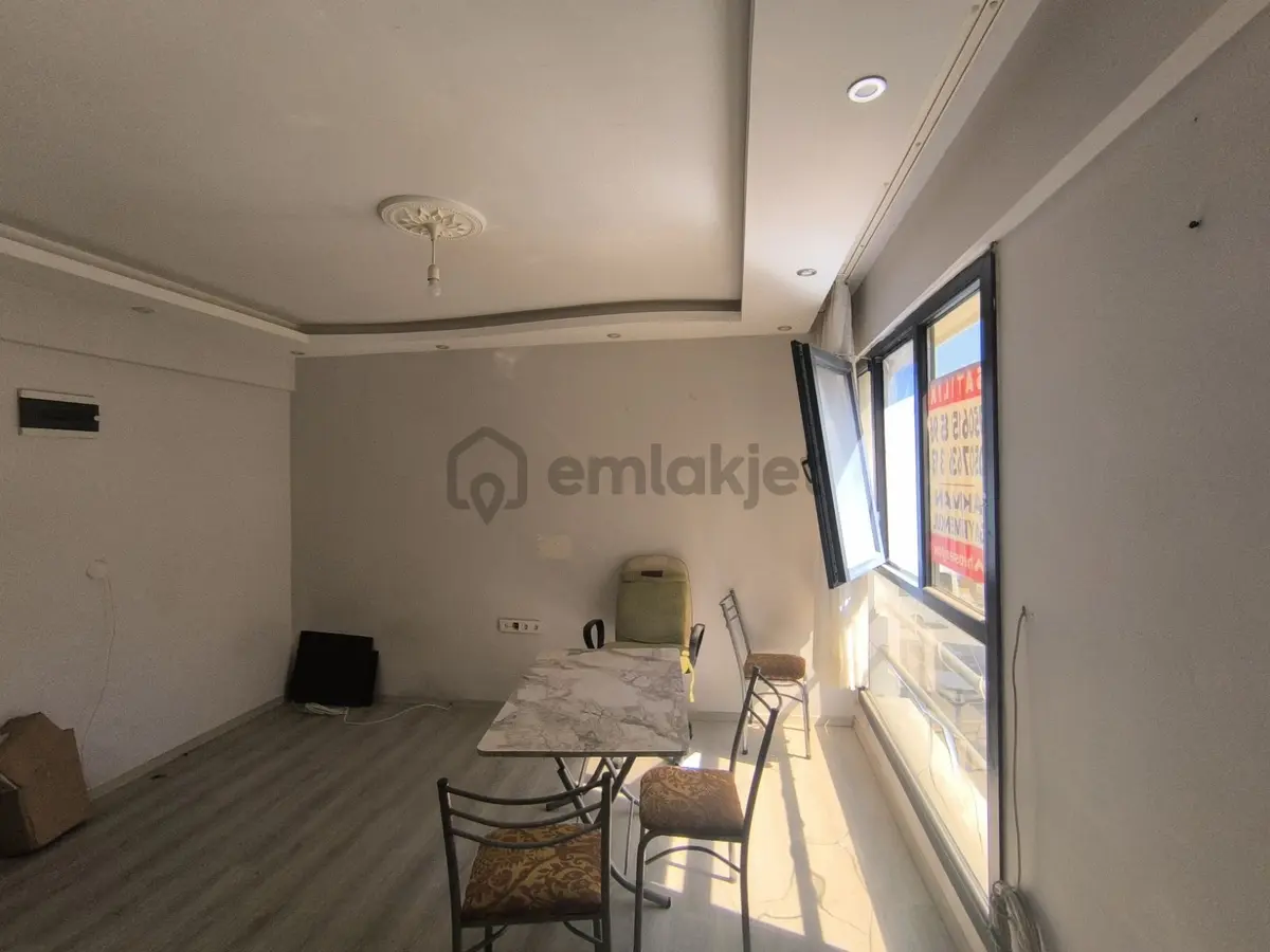 Muradiye'de Ana Cadde Dibinde Organizeye Yakın Eşyalı - 21