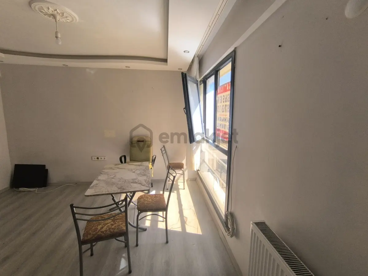 Muradiye'de Ana Cadde Dibinde Organizeye Yakın Eşyalı - 19