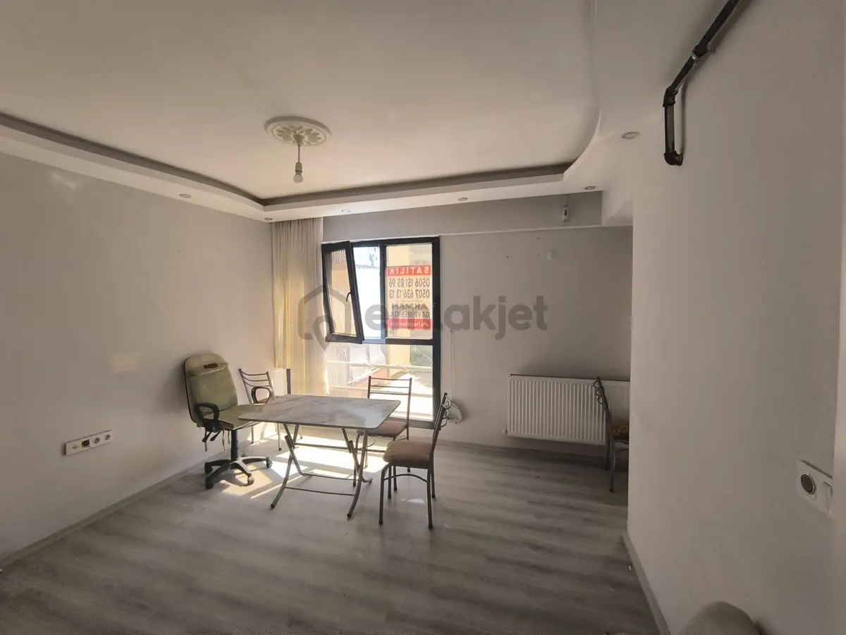 Muradiye'de Ana Cadde Dibinde Organizeye Yakın Eşyalı - 17