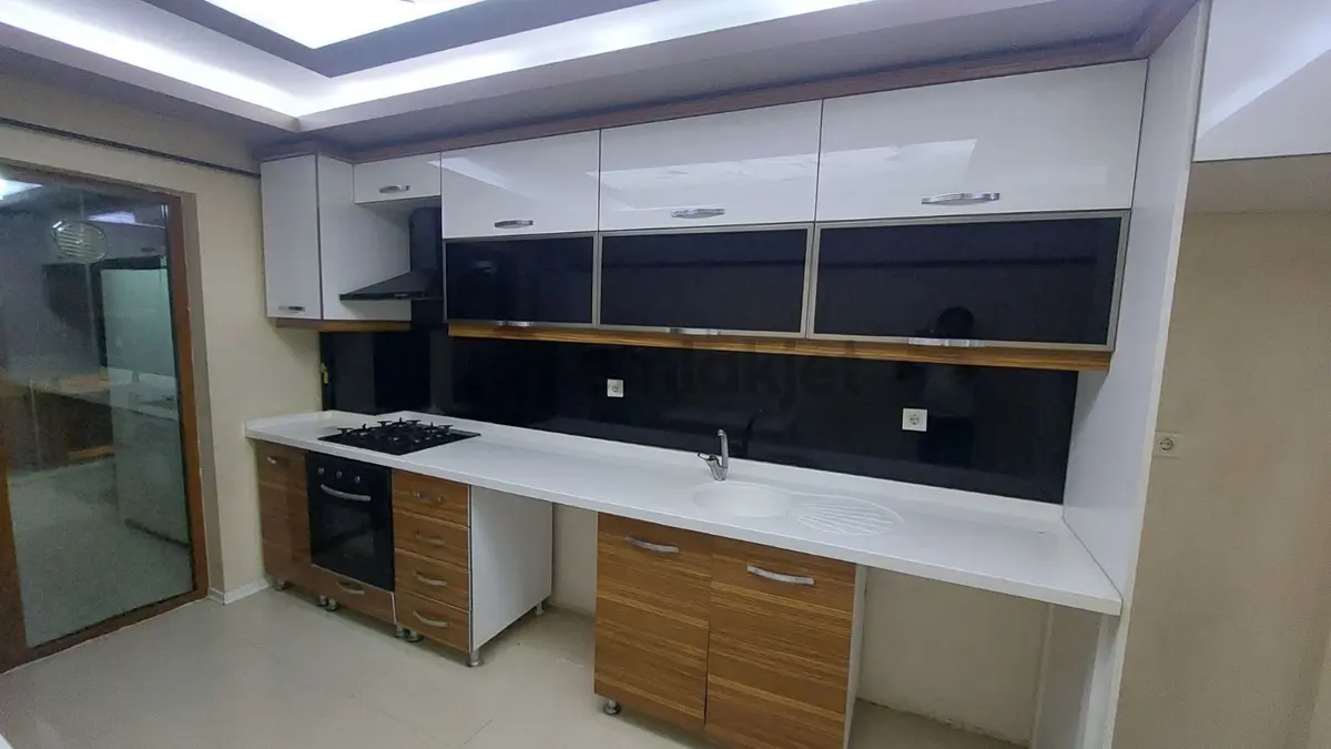 Bağlarbaşında Asansörlü Full Yapılı Orta Kat Daire - 15