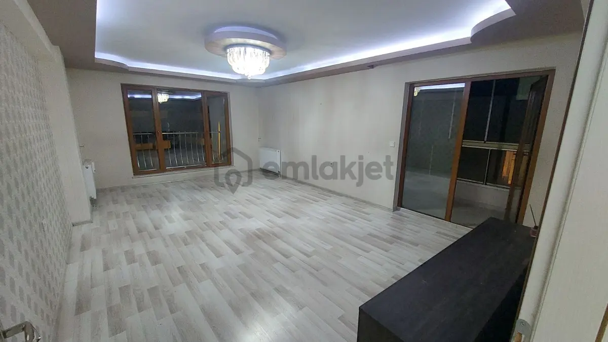 Bağlarbaşında Asansörlü Full Yapılı Orta Kat Daire - 25