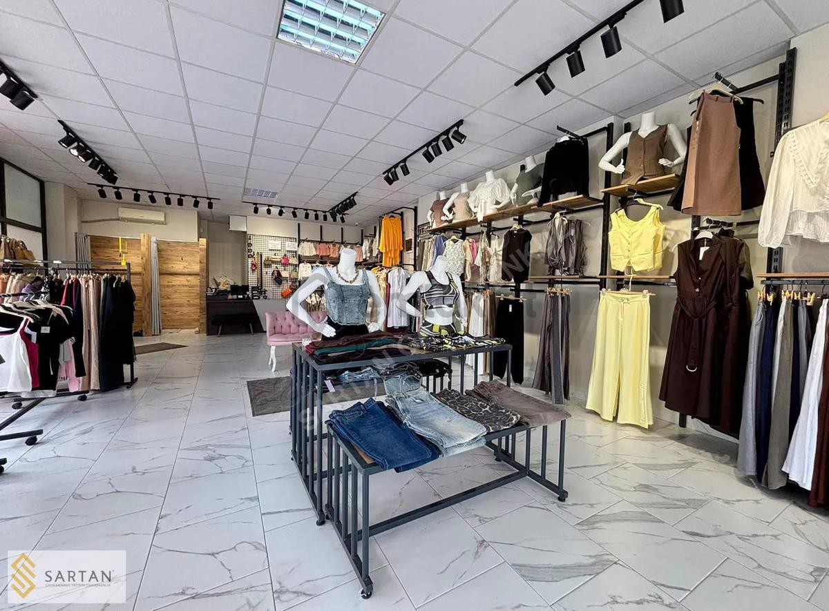 Balkan Bulvara Cephe Devren Kiralık Kadın Butik Dükkanı - 17