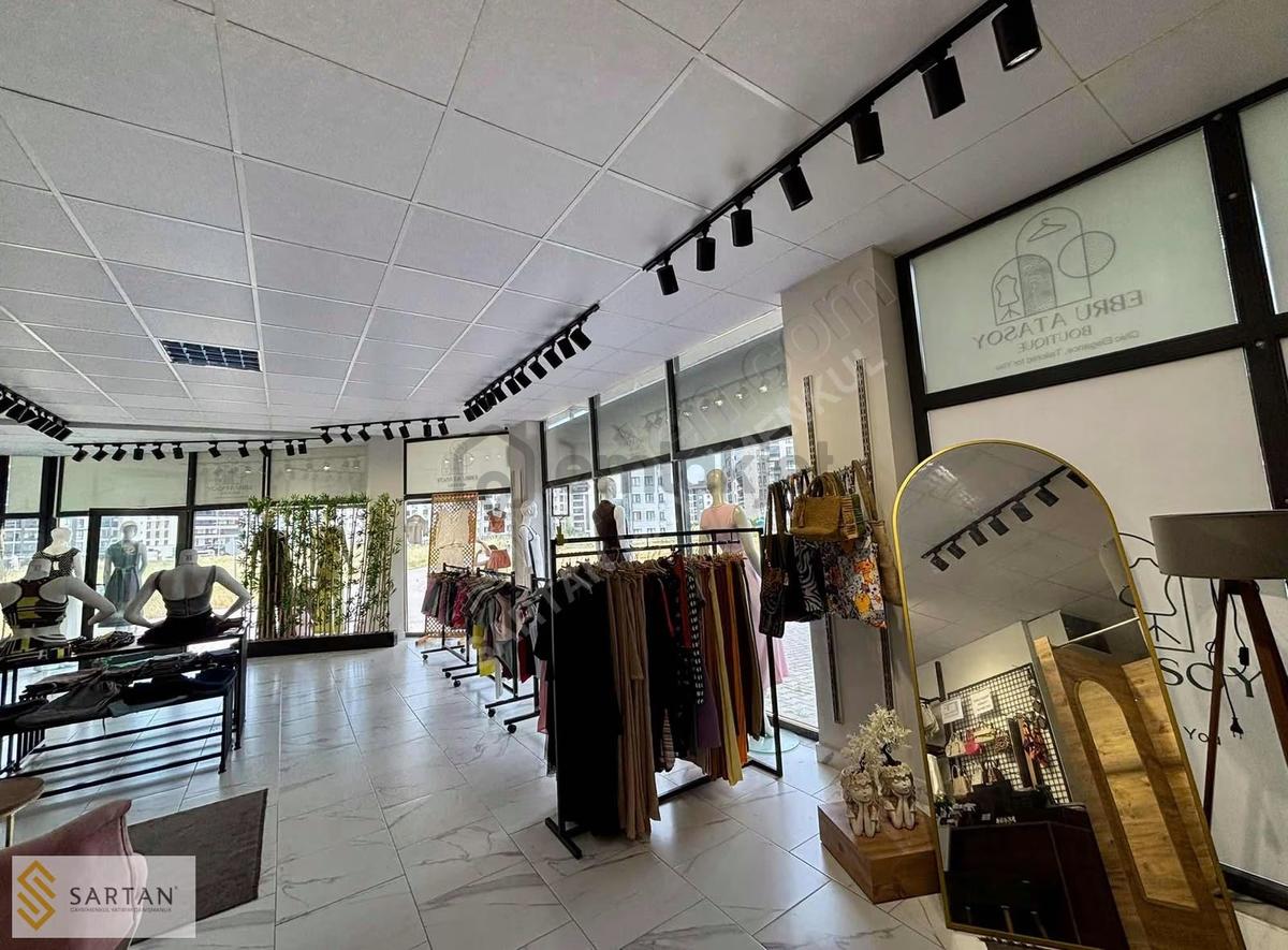 Balkan Bulvara Cephe Devren Kiralık Kadın Butik Dükkanı - 16