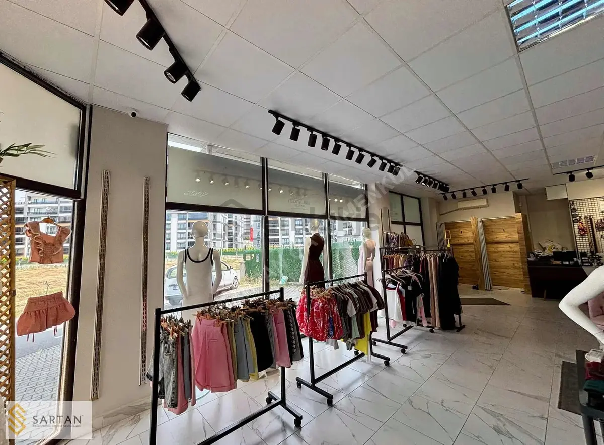 Balkan Bulvara Cephe Devren Kiralık Kadın Butik Dükkanı - 9