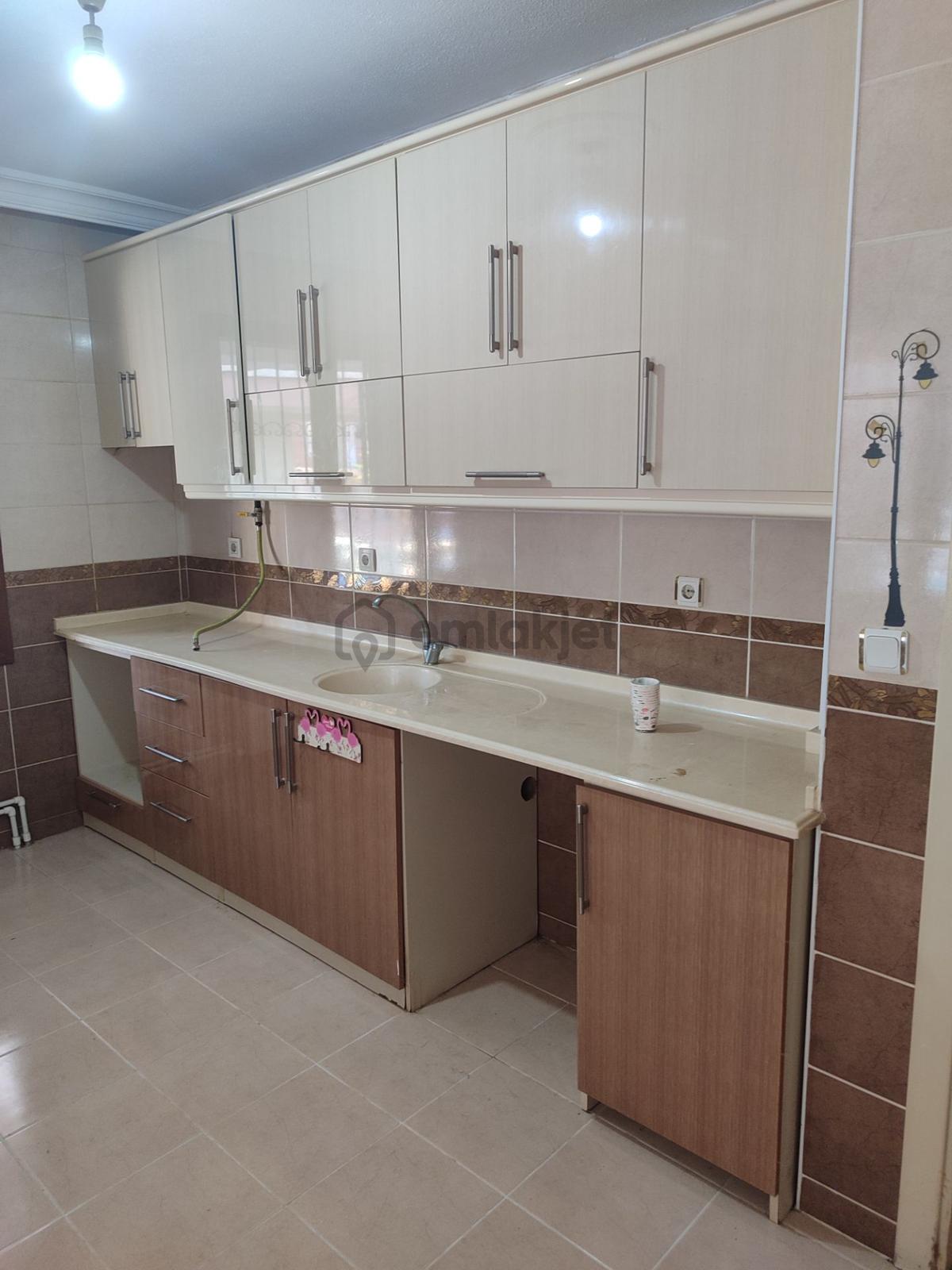Kemalpaşanın Merkezinde Acil Satılık 4+1 Doğalgazlı Daire - 10