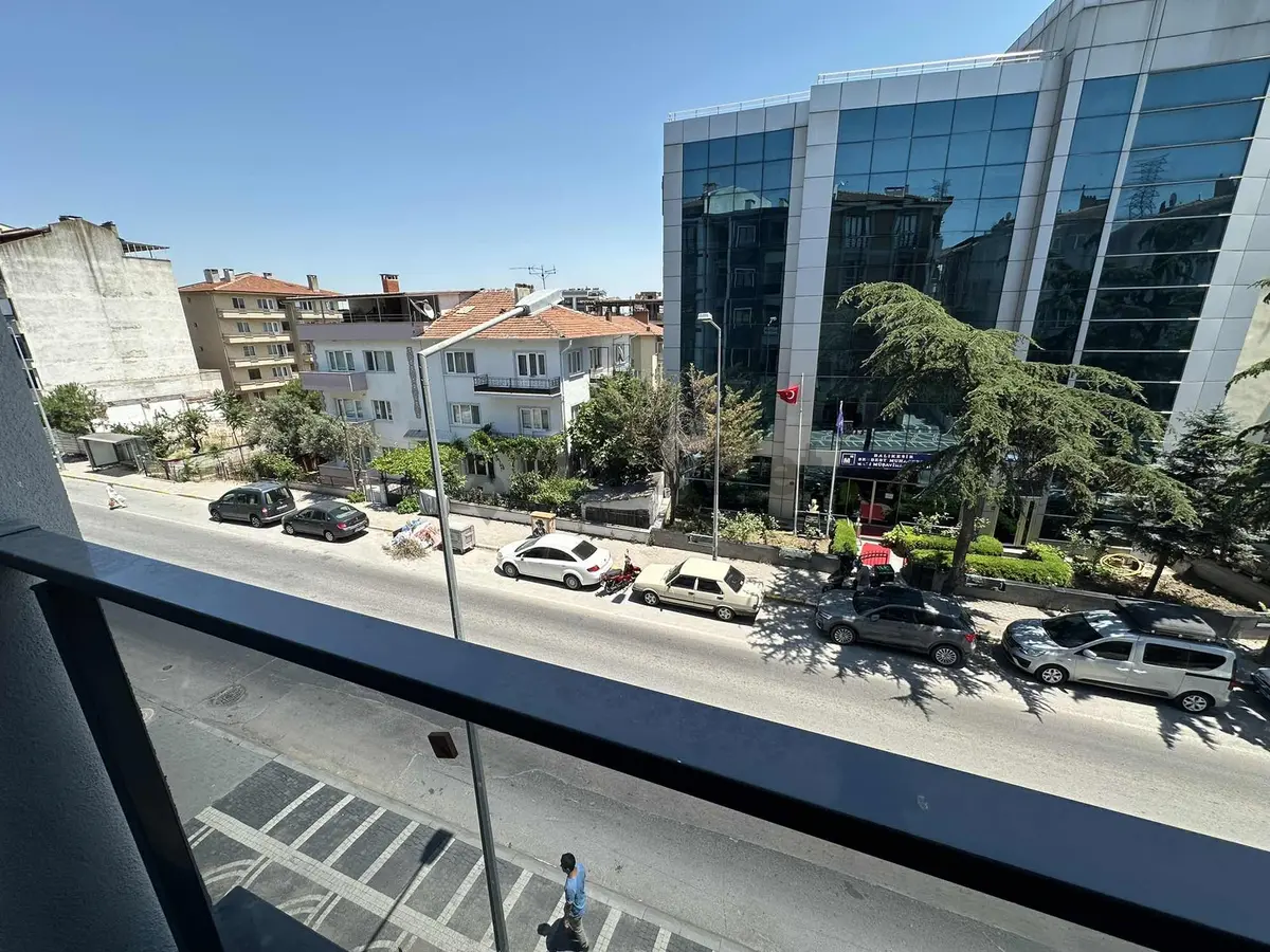 Nef Önü Cadde Üzerinde Sıfır Eşyasız Kiralık 1+1 - 15