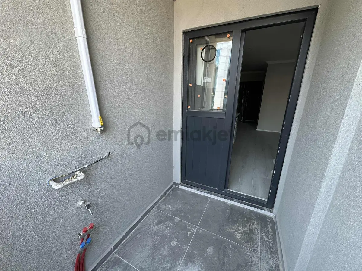 Nef Önü Cadde Üzerinde Sıfır Eşyasız Kiralık 1+1 - 3