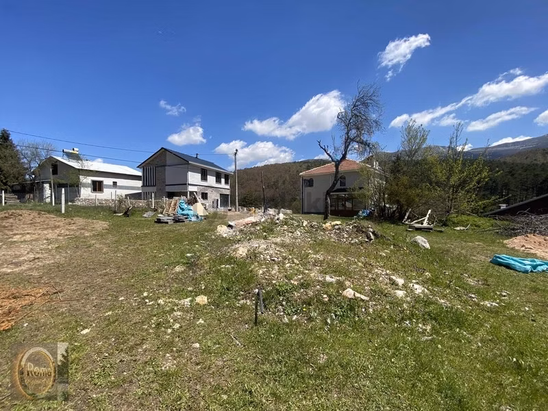 Roma 'dan Boğazova 'da Satılık Villa Arsası - 2