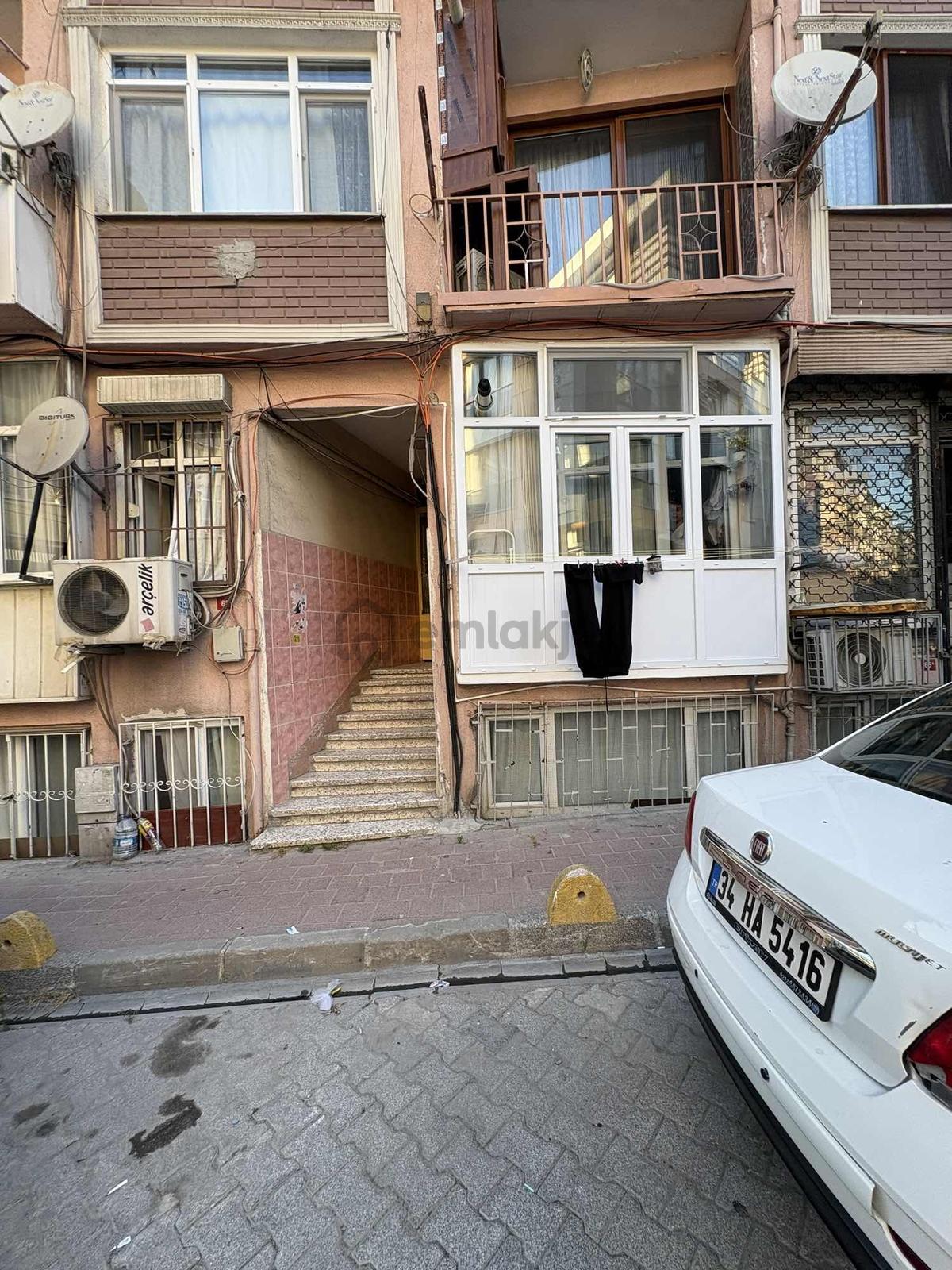 Mevlanakapıda Satılık 2+1 Bodrum Kat - 2