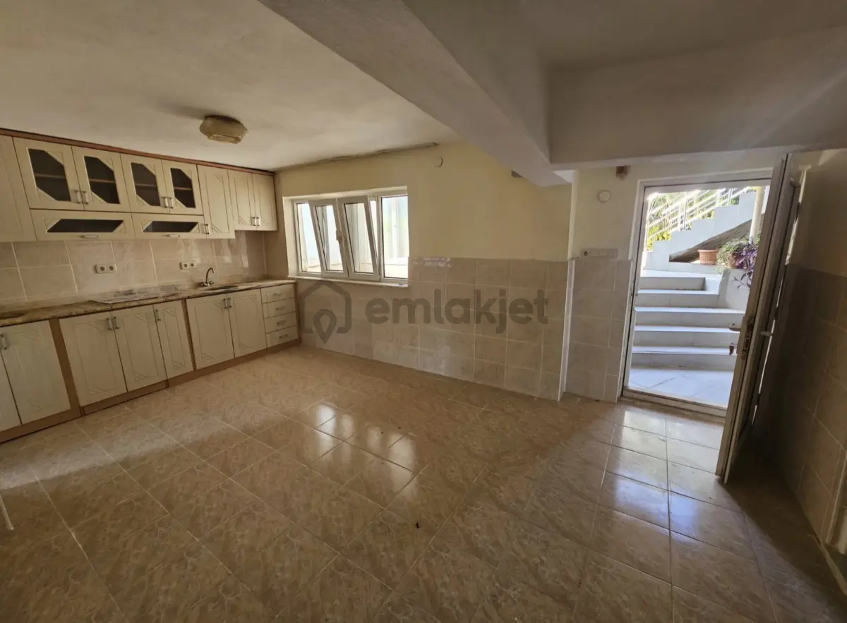 Akdeniz 87'de Satılık 5+2 Villa Denize 150 Mt. - 11