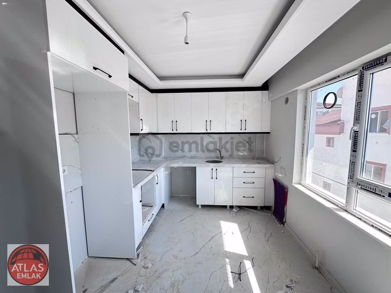 Atlas'tan Dev Balkonlu Güneycephe Şehir Manzaralı Kilerli - 4