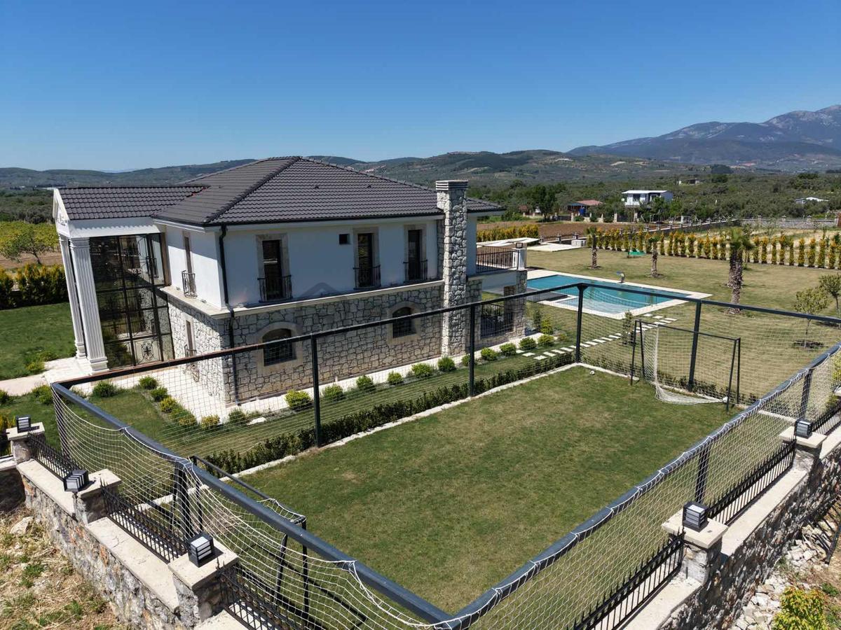 Torbalı'da Eşsiz Satılık Lüks Villa - 17