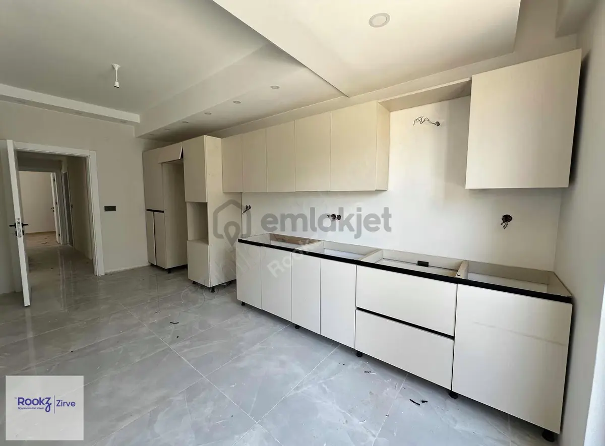 Dere Mahallesinde Geniş 3+1 Ara Kat Lüks Sıfır Daire - 13