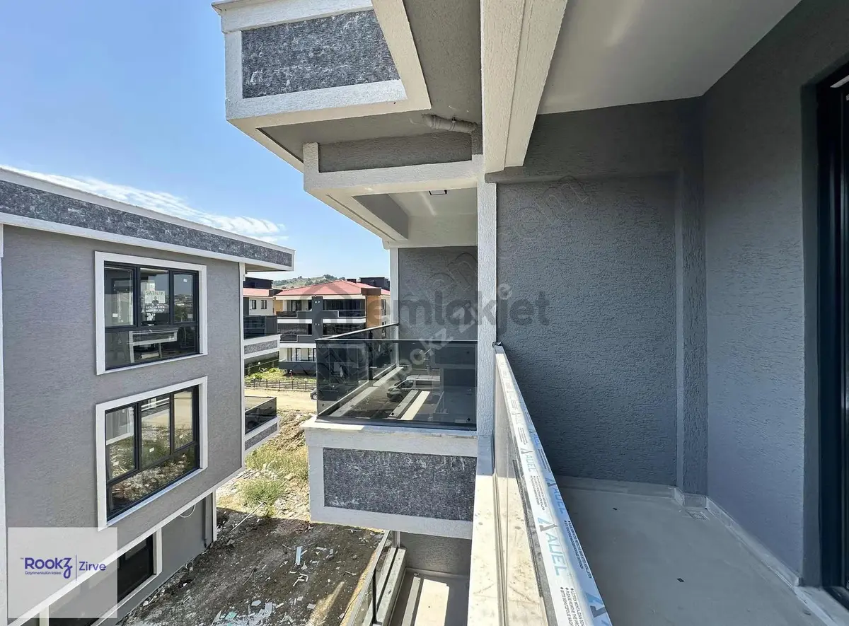 Dere Mahallesinde Geniş 3+1 Ara Kat Lüks Sıfır Daire - 9