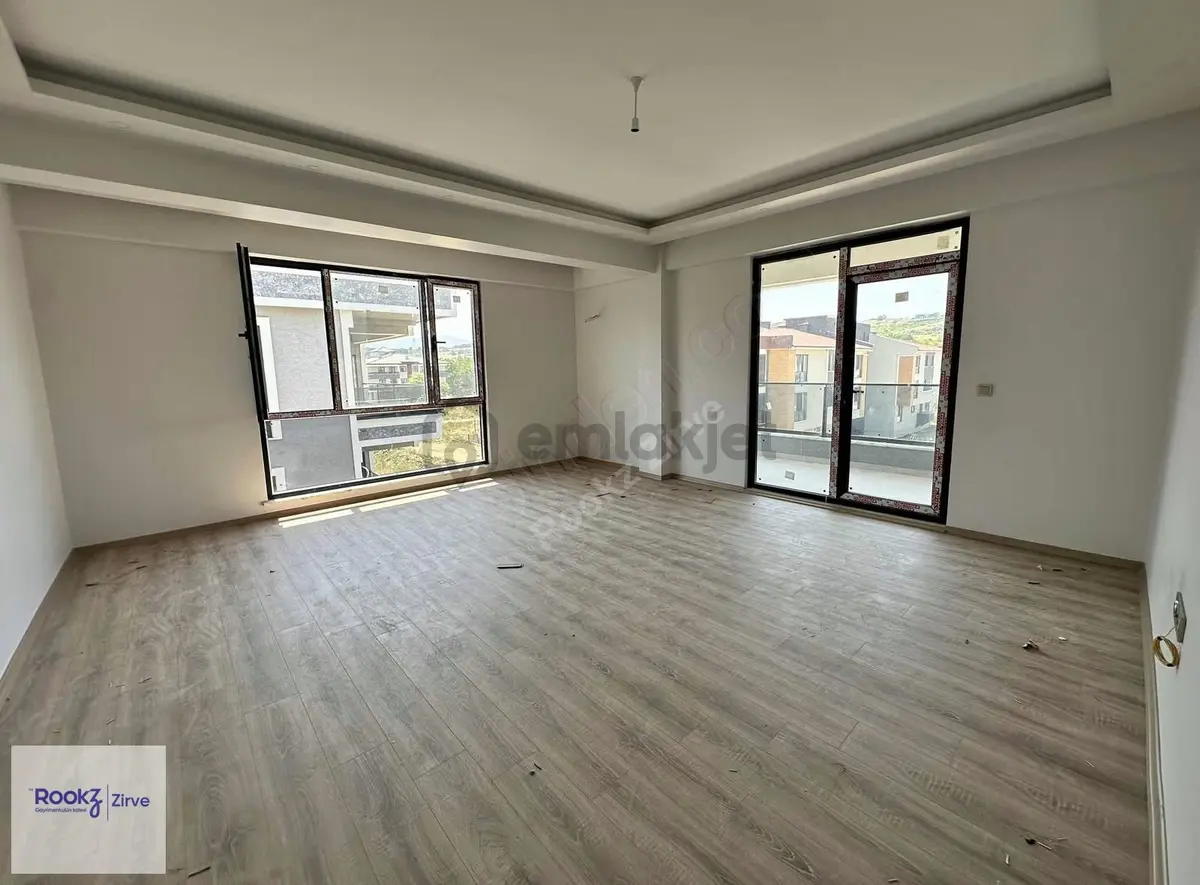 Dere Mahallesinde Geniş 3+1 Ara Kat Lüks Sıfır Daire - 16