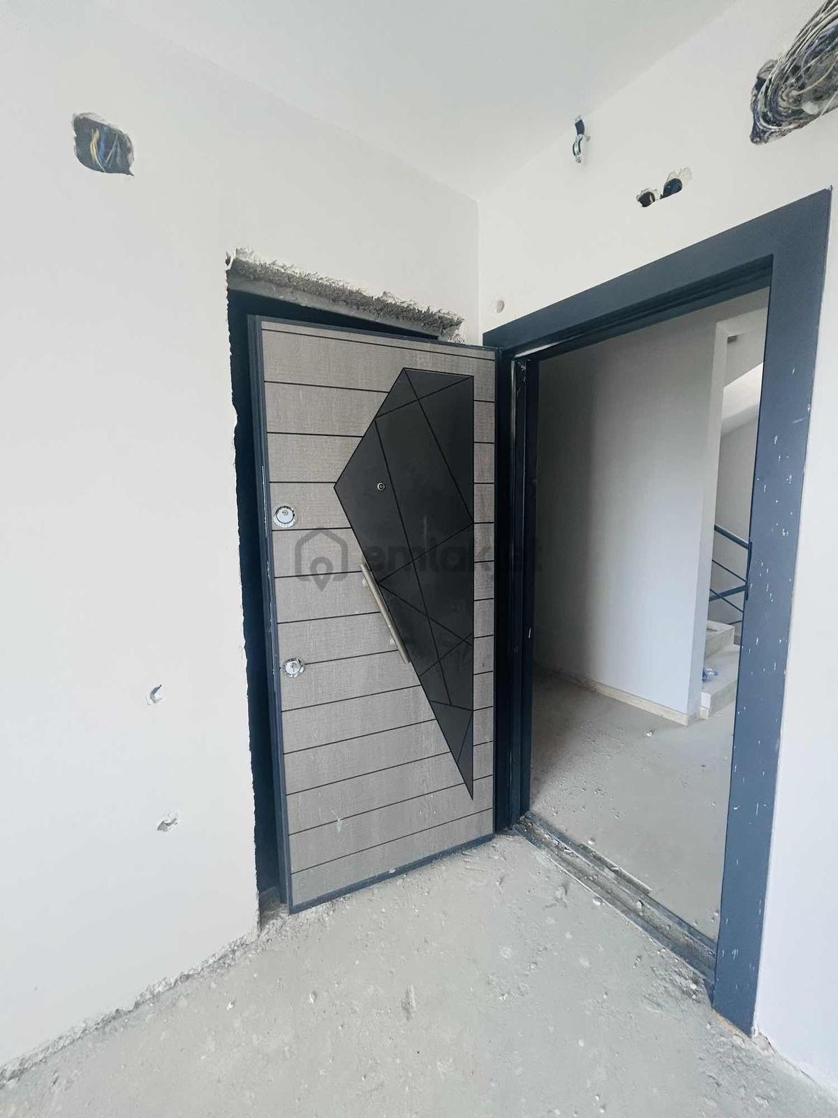 Mersin Eski Mezitlide Satılık 1+1 Daire - 13