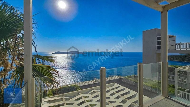 Bodrum Koyunbaba'da Prestijli Sitede Plajlı Satılık 1+1 Daire