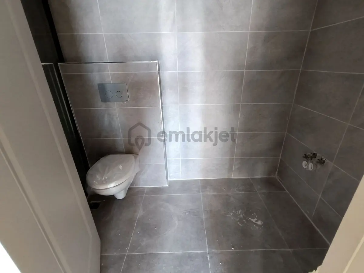 Mutlukent'te Cadde Üstü Ebeveyn Banyolu 2+1 Daire - 5