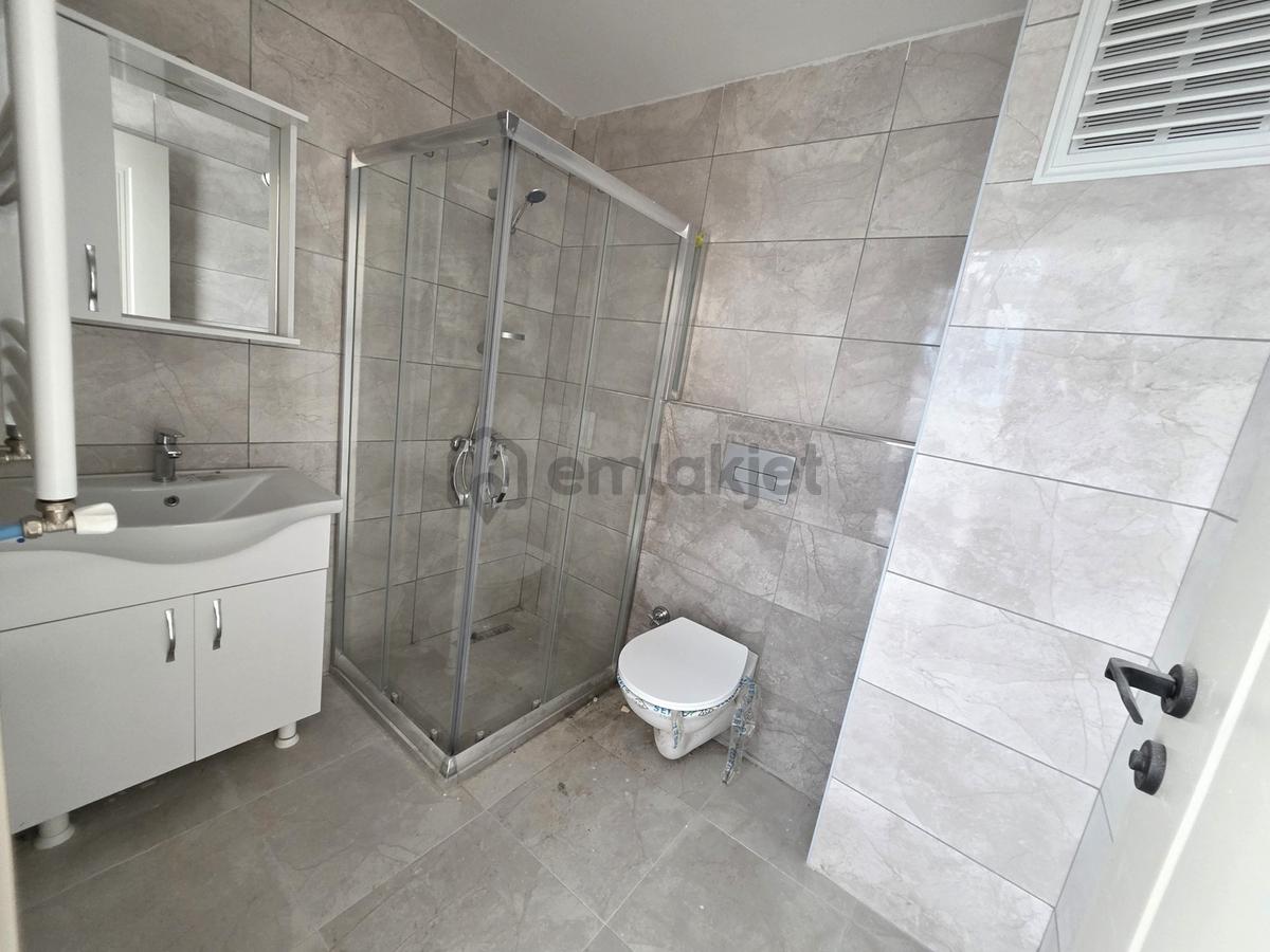 Remaxtan Satılık E-5 Cephe Metrobüs Dibi Sıfır Daire / Home Ofis - 15